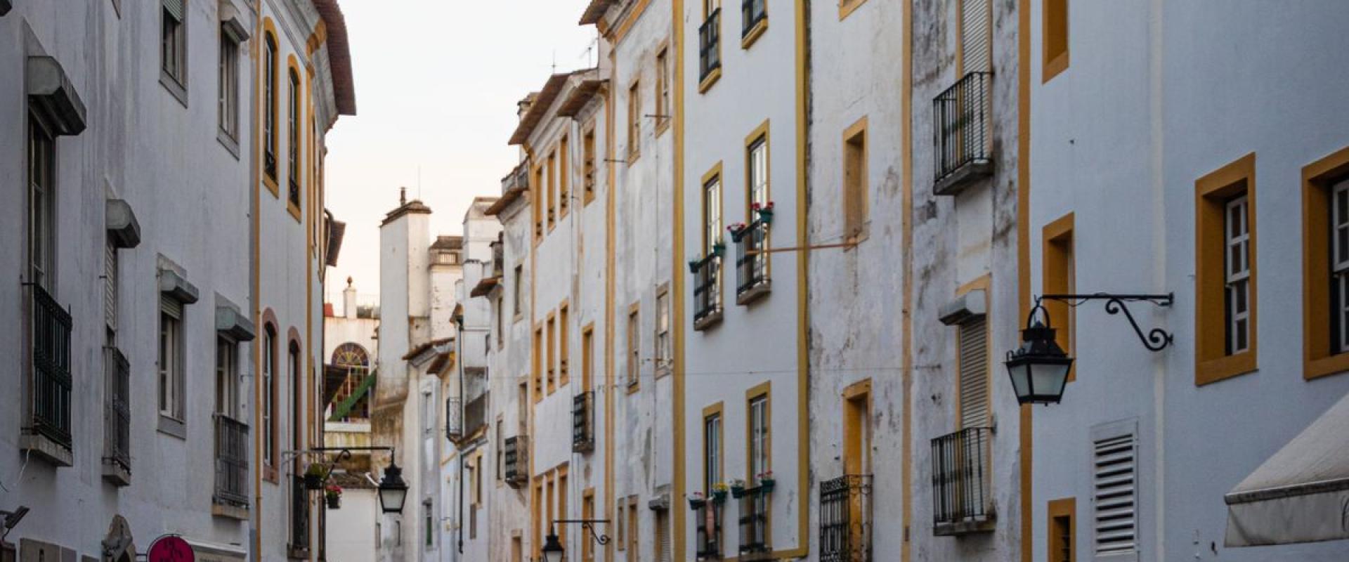 Évora